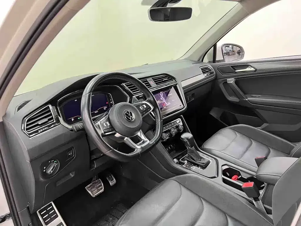 Volkswagen Tiguan L 2021 из CN, фото 10