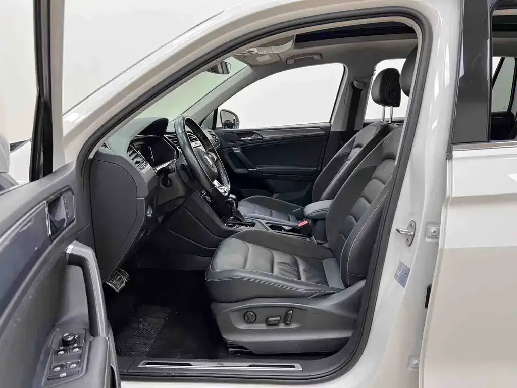 Volkswagen Tiguan L 2021 из CN, фото 4
