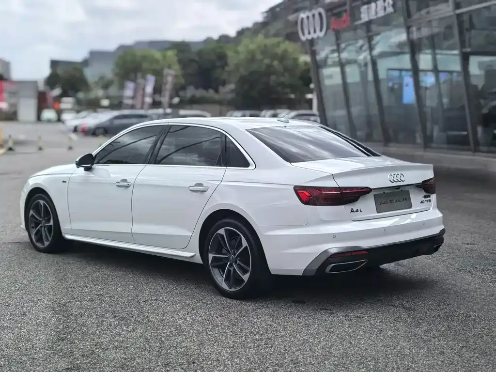 Audi A4L 2022 из CN, фото 6