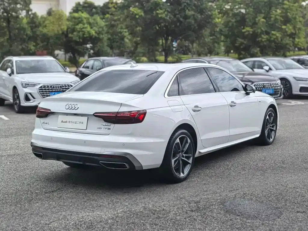 Audi A4L 2022 из CN, фото 9