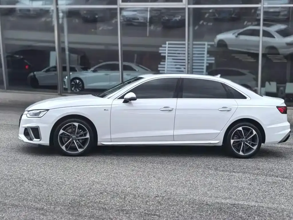 Audi A4L 2022 из CN, фото 7