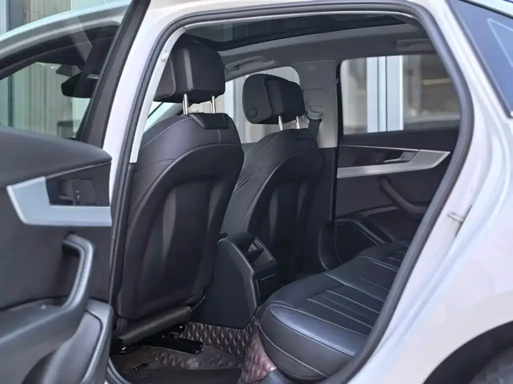 Audi A4L 2022 из CN, фото 3