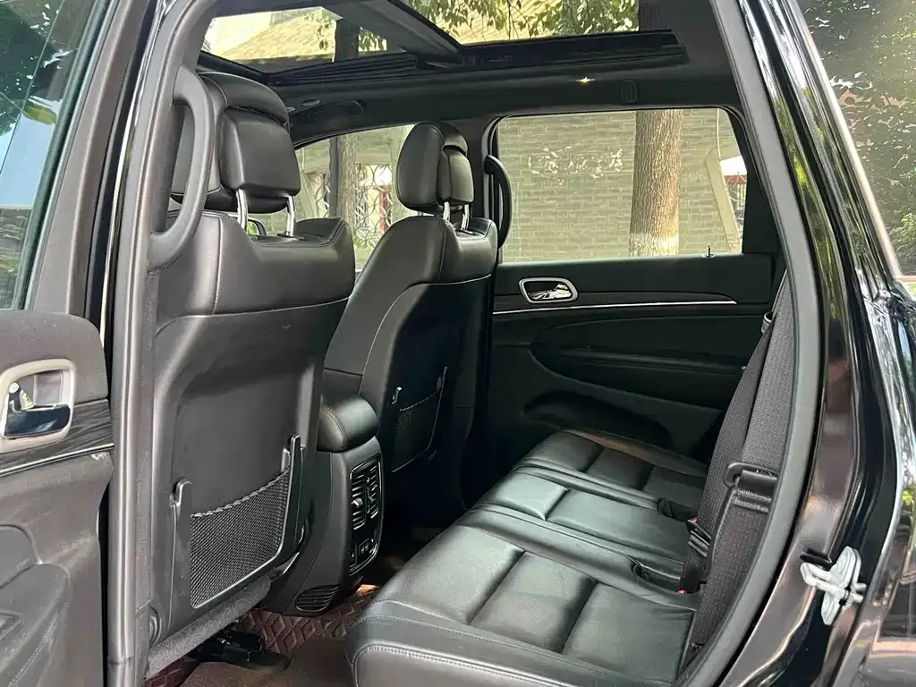 Jeep Grand Cherokee (Import) 2022 из CN, фото 9