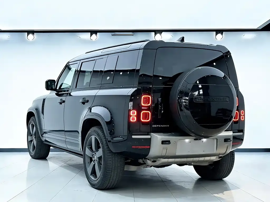 Land Rover Defender — фото 10