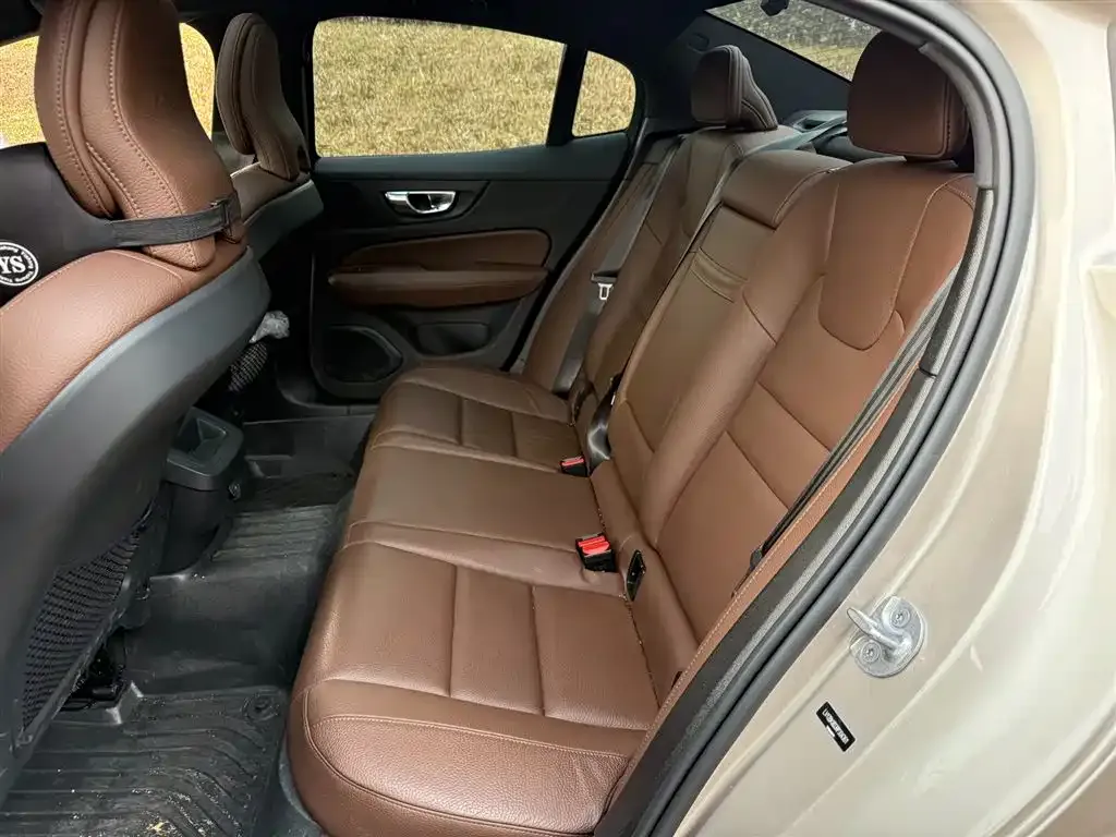 Volvo S60 2024 из CN, фото 5