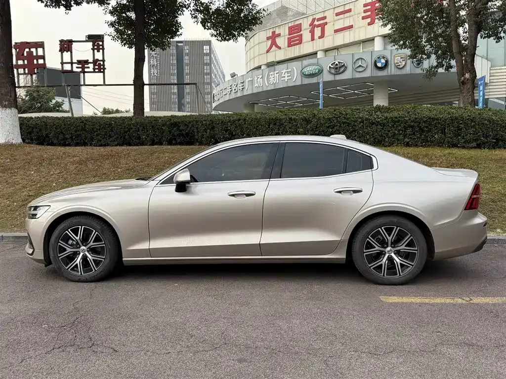 Volvo S60 2024 из CN, фото 9