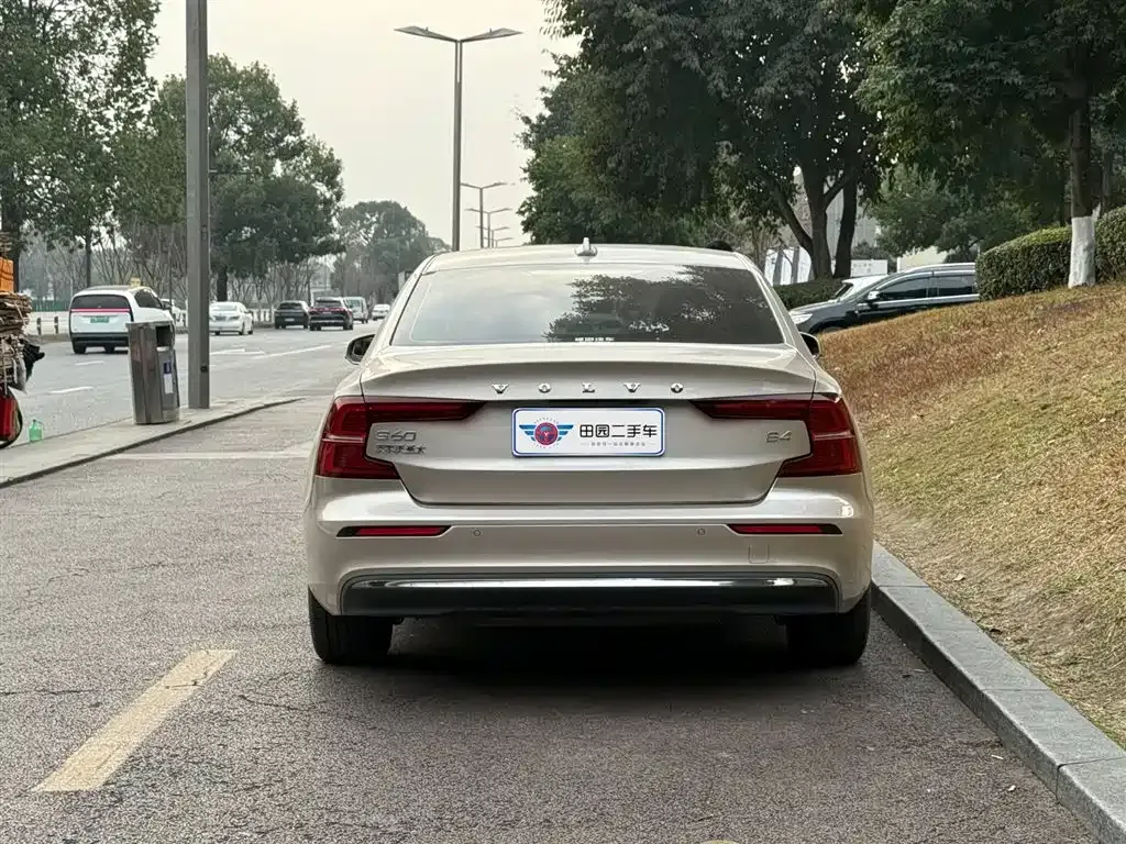 Volvo S60 2024 из CN, фото 6