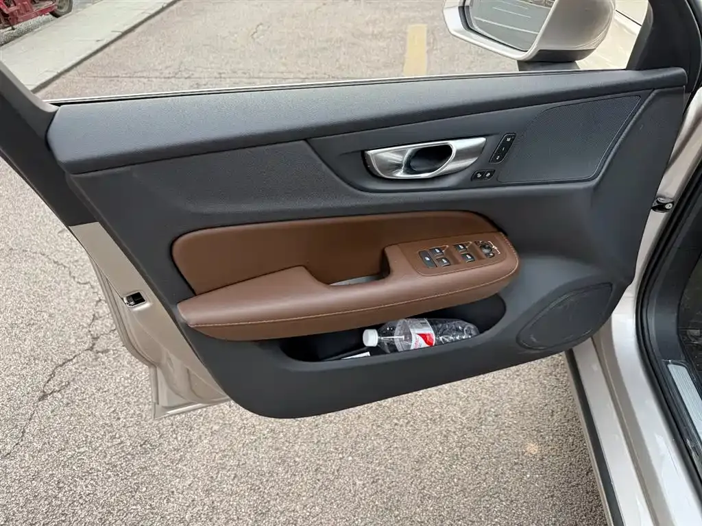 Volvo S60 2024 из CN, фото 4