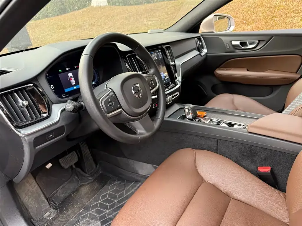 Volvo S60 2024 из CN, фото 3