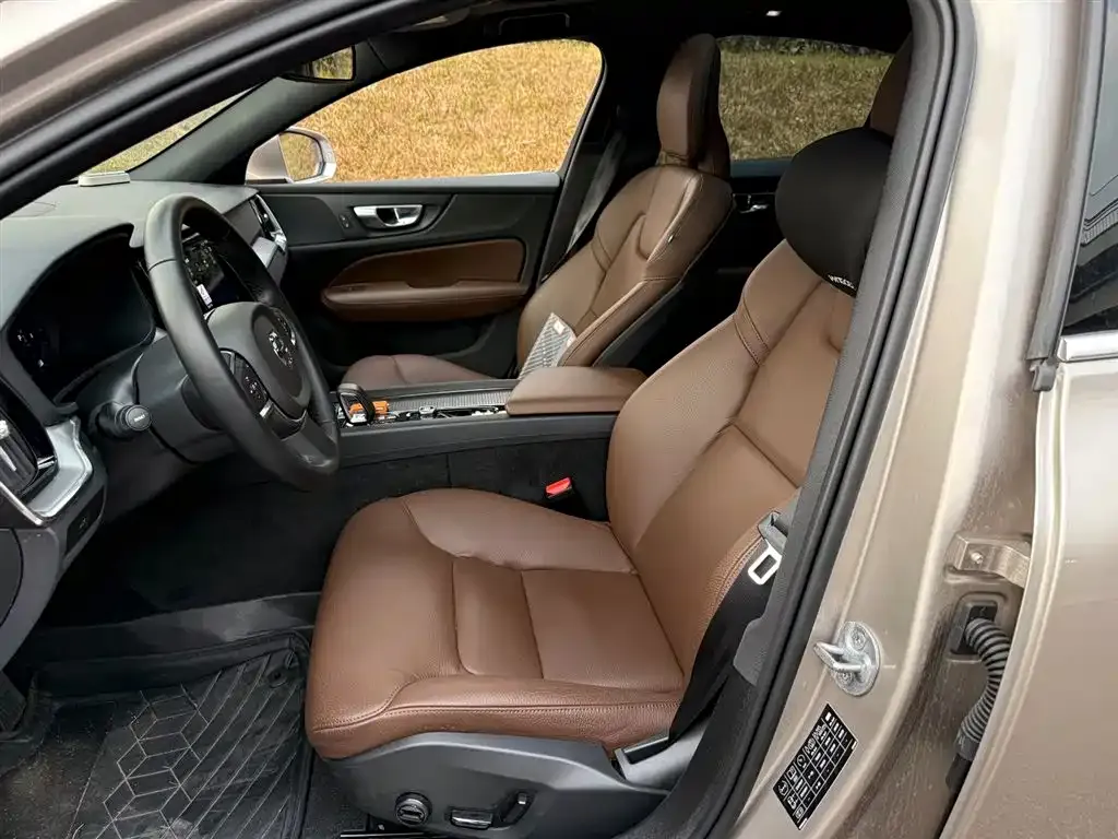 Volvo S60 2024 из CN, фото 2