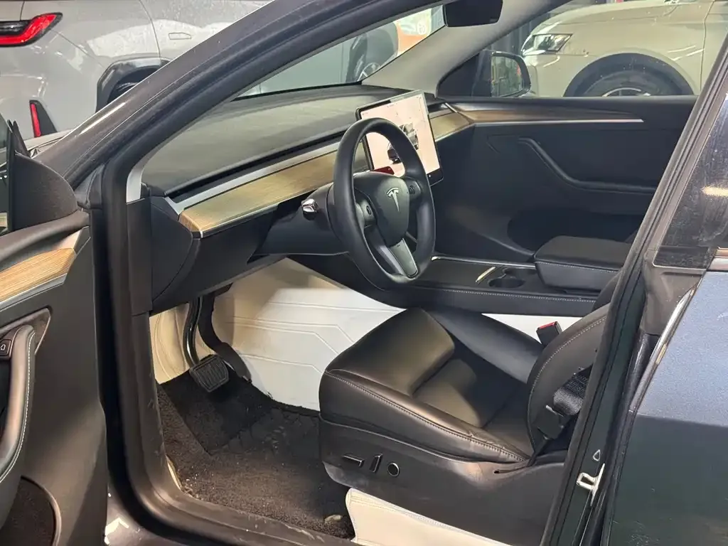 Tesla Model Y 2023 из CN, фото 5