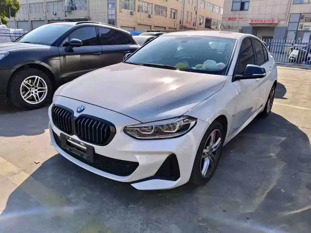 BMW 1 Series 2022 из CN, фото 1