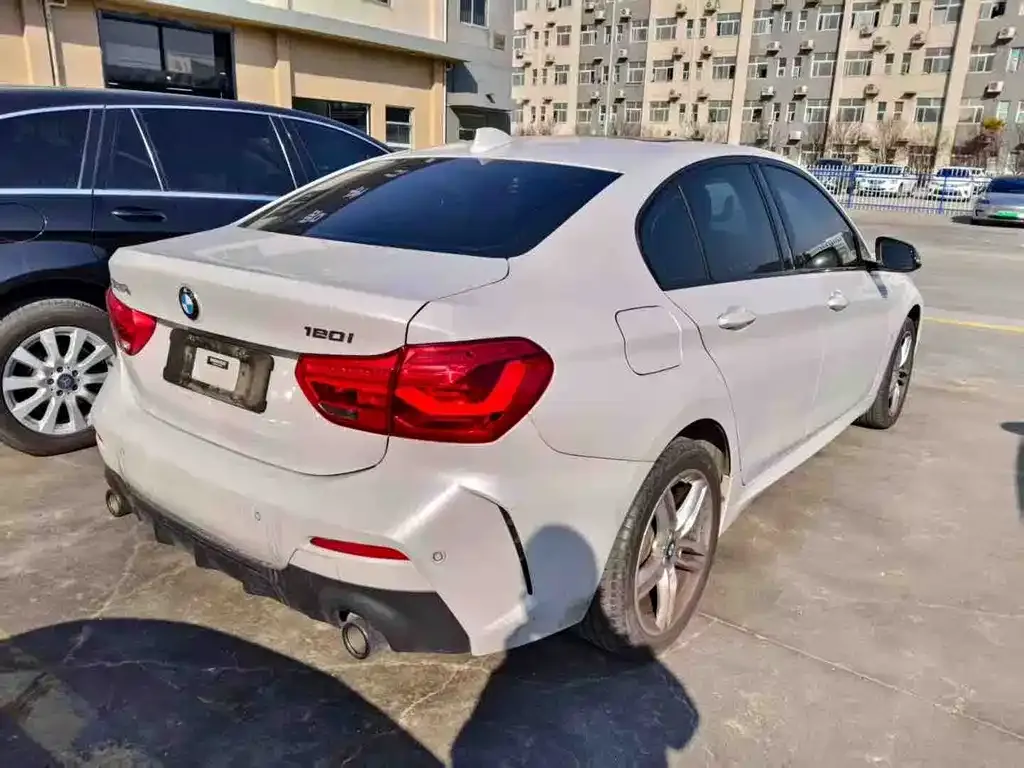 BMW 1 Series 2022 из CN, фото 2
