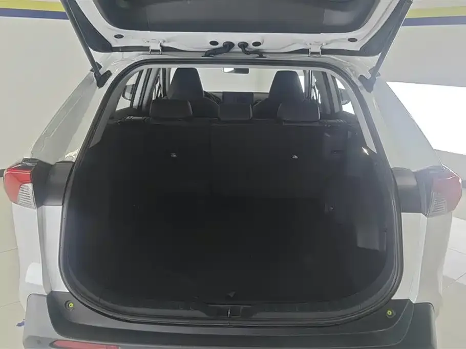 Toyota RAV4 2023 из CN, фото 3