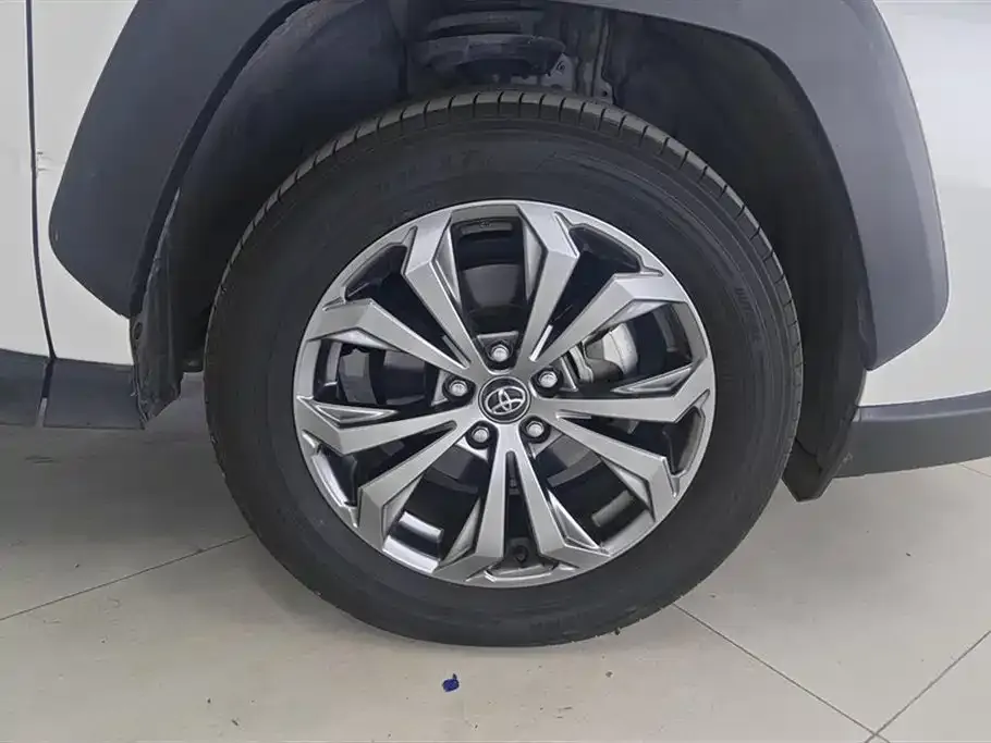 Toyota RAV4 2023 из CN, фото 2