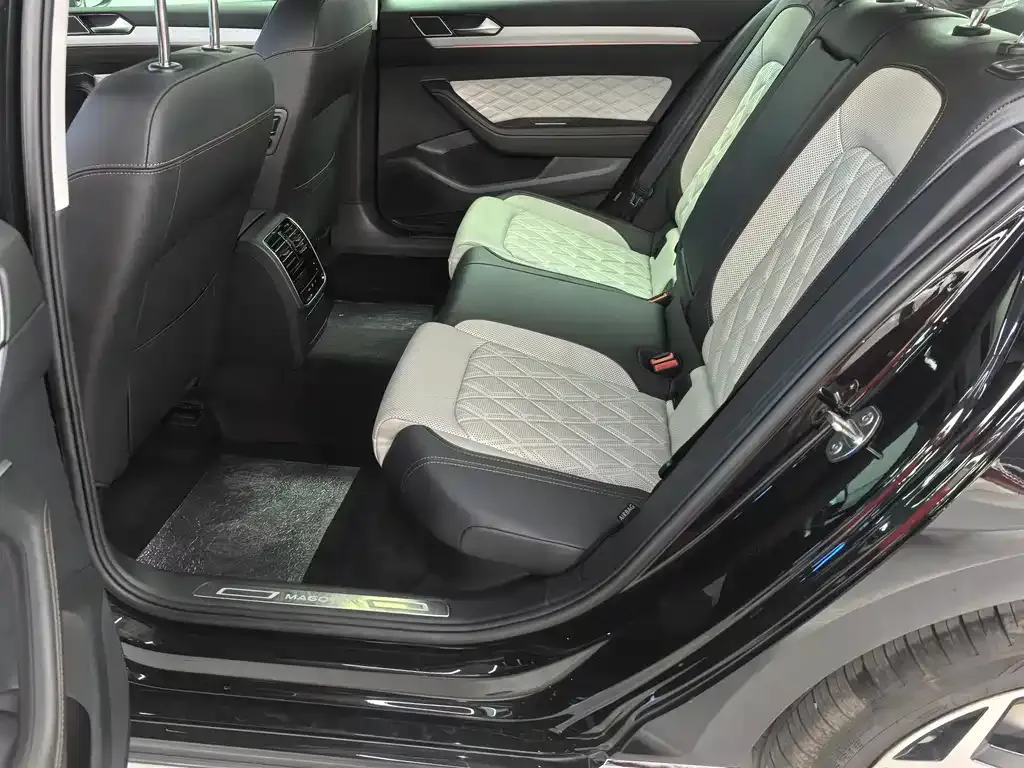 Volkswagen Magotan 2024 из CN, фото 6