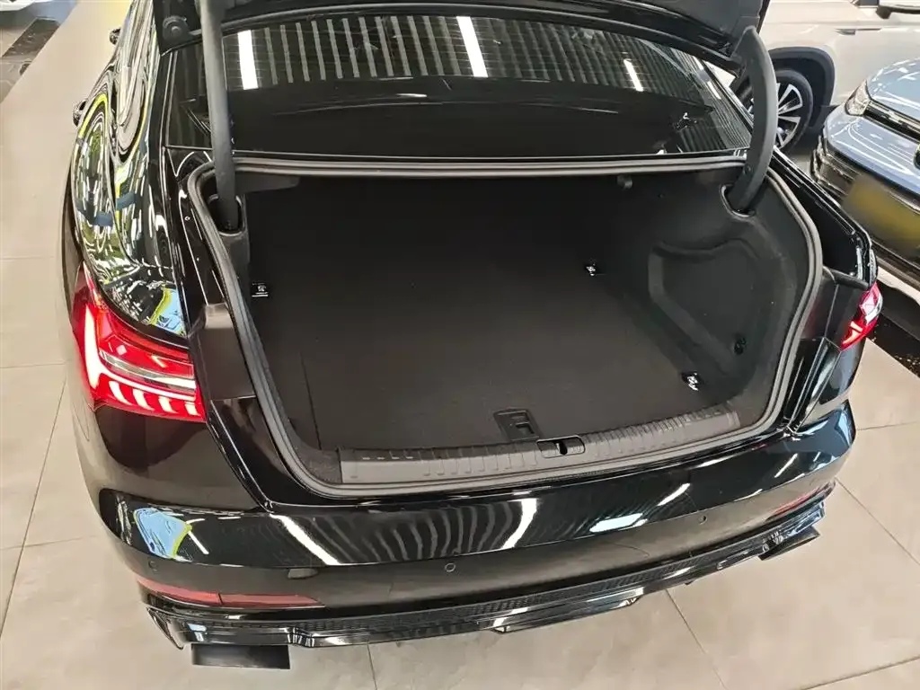 Audi A6L 2024 из CN, фото 10