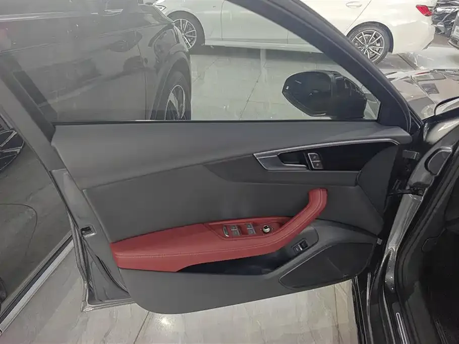 Audi A4L 2024 из CN, фото 6