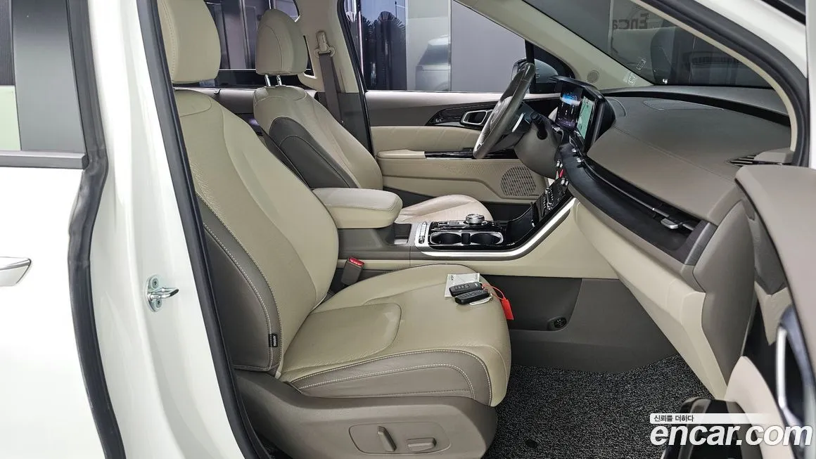 Kia Carnival — фото 10