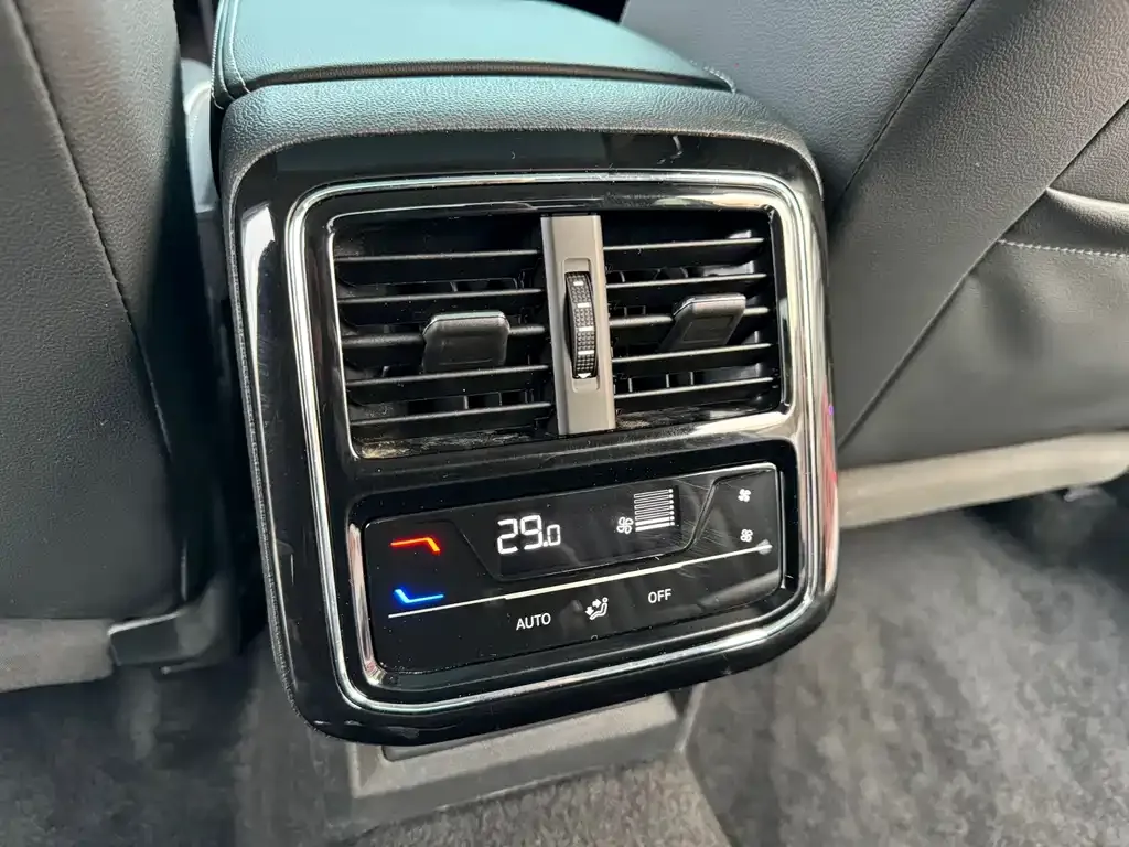 Volkswagen Passat 2022 из CN, фото 2