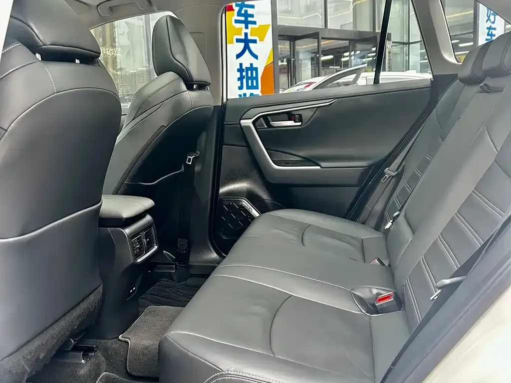 Toyota Wildlander 2023 из CN, фото 4