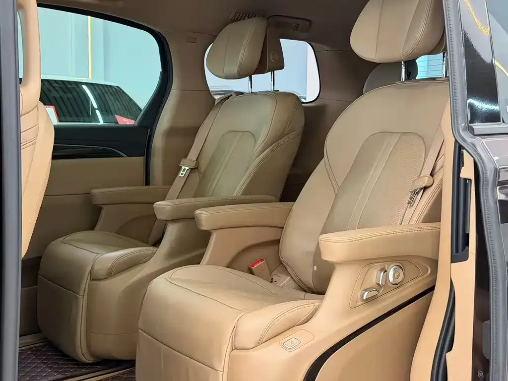 Buick GL8 2021 из CN, фото 6