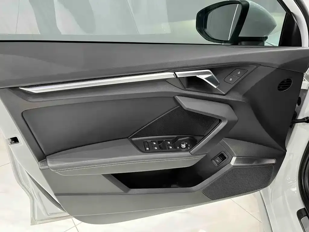 Audi A3 2023 из CN, фото 4