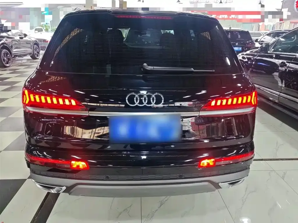 Audi Q7 2023 из CN, фото 9