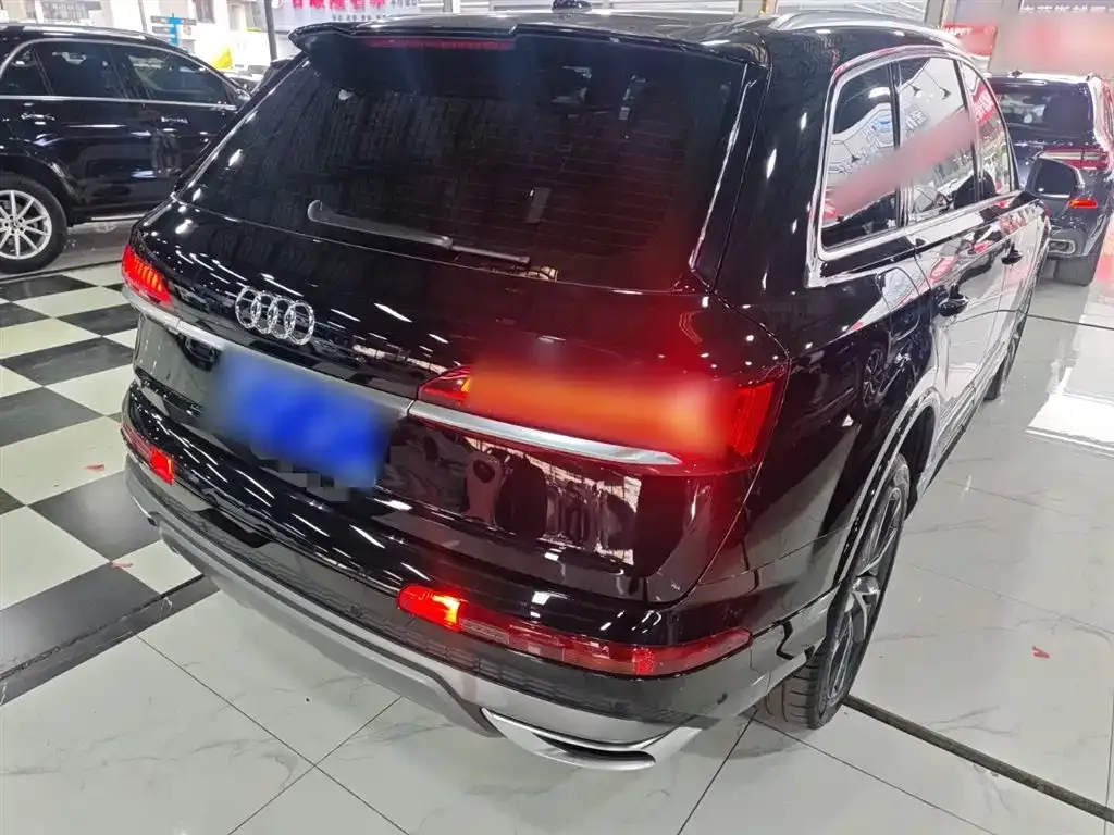 Audi Q7 2023 из CN, фото 7