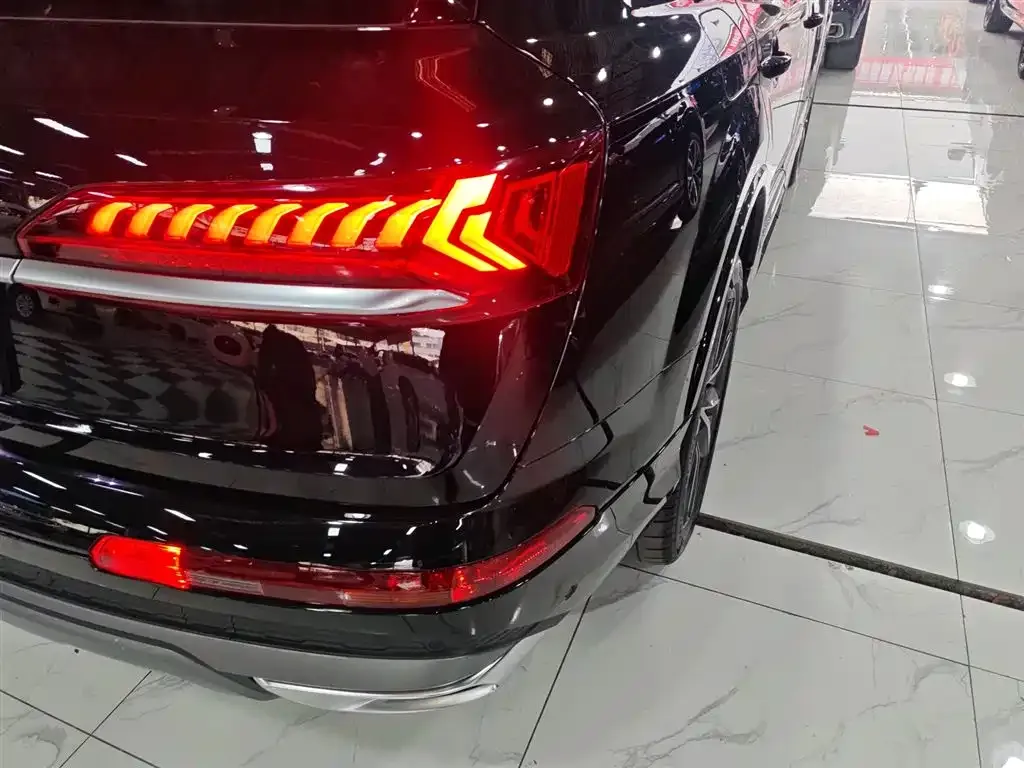 Audi Q7 2023 из CN, фото 10