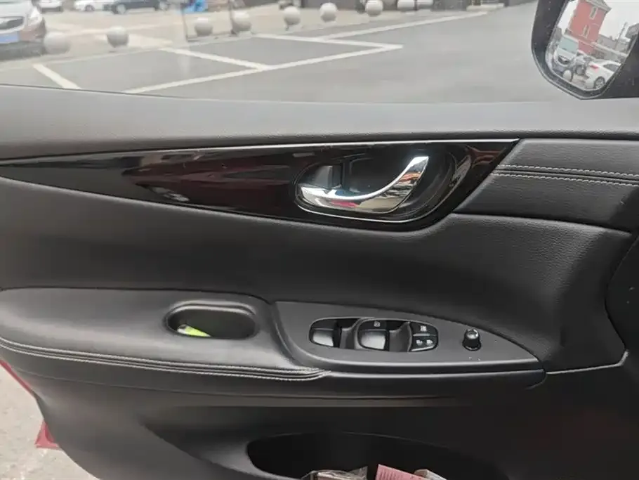 Nissan Tiida 2023 из CN, фото 2
