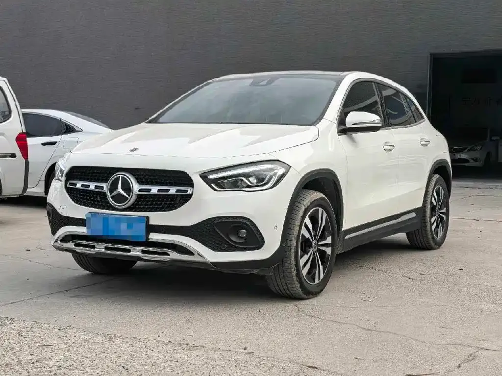 Mercedes-Benz GLA — фото 1