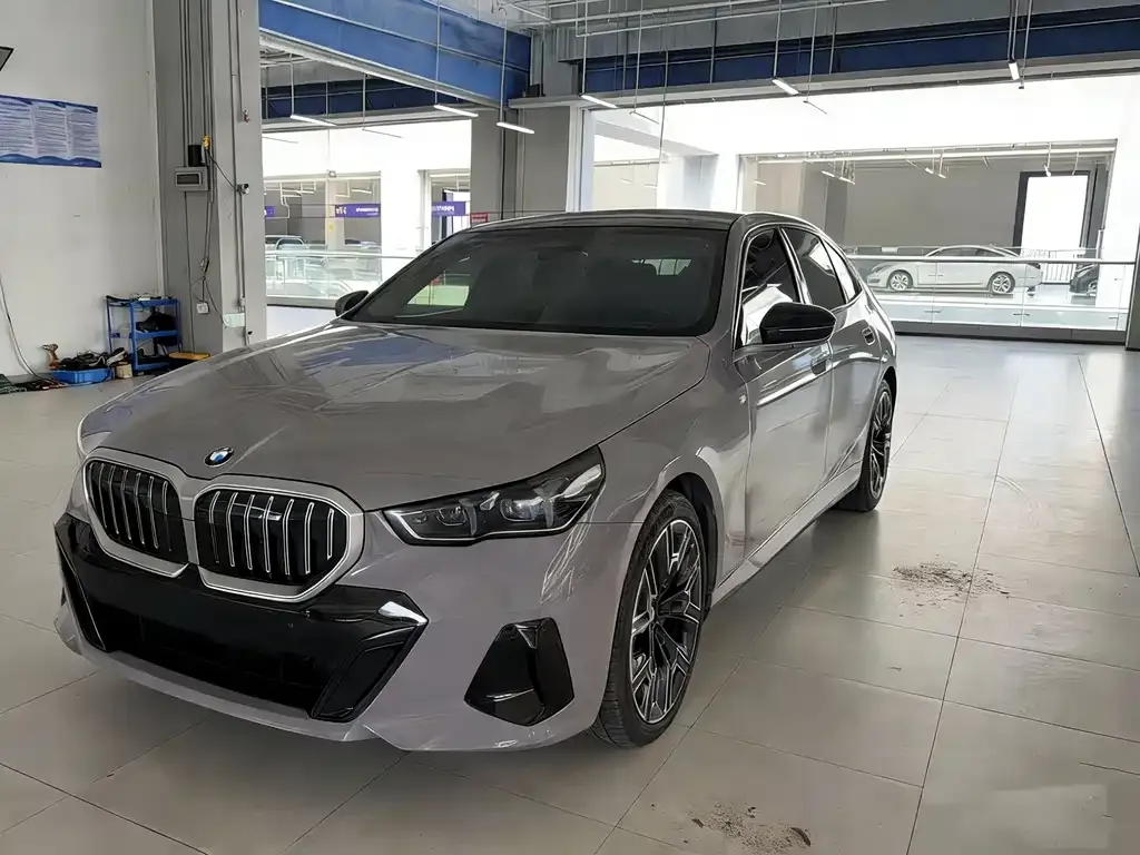 BMW 5 Series 2024 из CN, фото 1