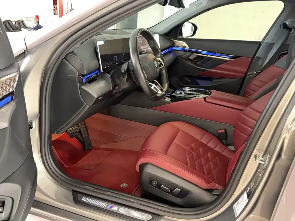 BMW 5 Series 2024 из CN, фото 3