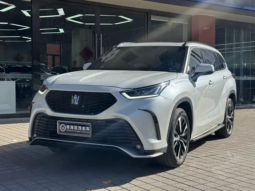 Toyota Crown Kluger 2023 из CN, фото 1