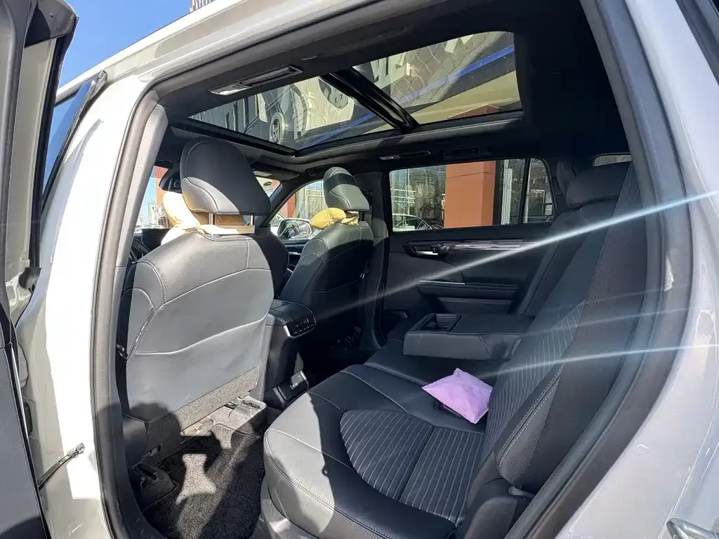 Toyota Crown Kluger 2023 из CN, фото 4