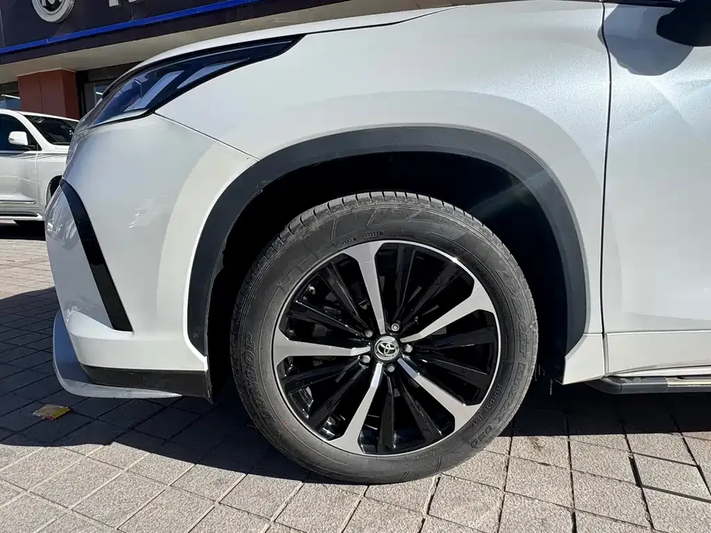 Toyota Crown Kluger 2023 из CN, фото 9