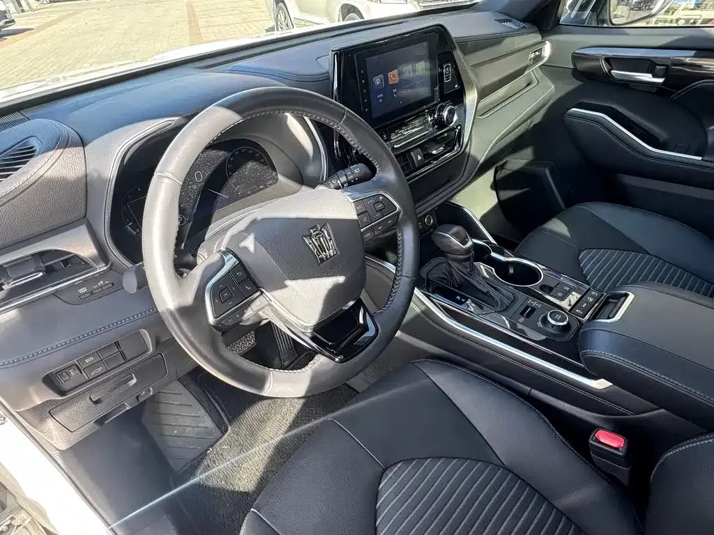 Toyota Crown Kluger 2023 из CN, фото 7