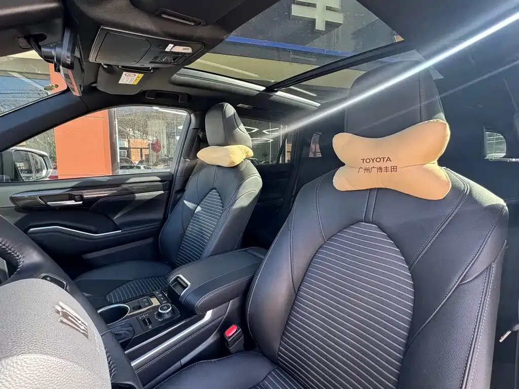 Toyota Crown Kluger 2023 из CN, фото 6