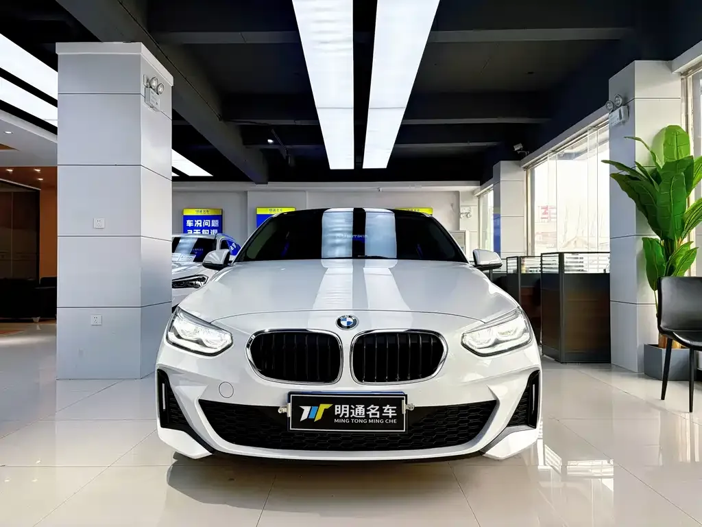 BMW 1 Series 2023 из CN, фото 1