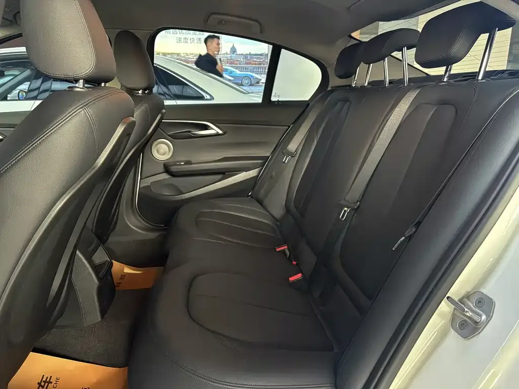 BMW 1 Series 2023 из CN, фото 3