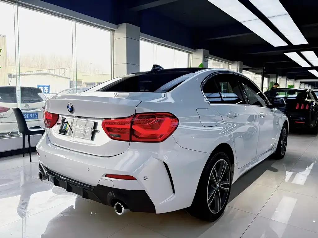 BMW 1 Series 2023 из CN, фото 2