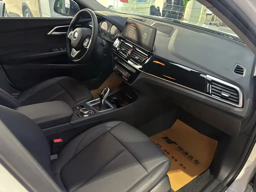 BMW 1 Series 2023 из CN, фото 10
