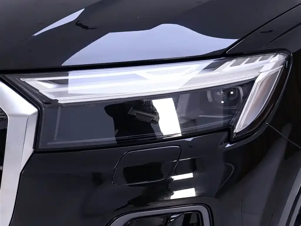 Audi Q7 2024 из CN, фото 2