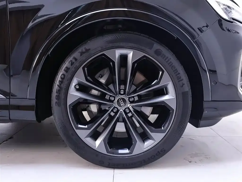 Audi Q7 2024 из CN, фото 8
