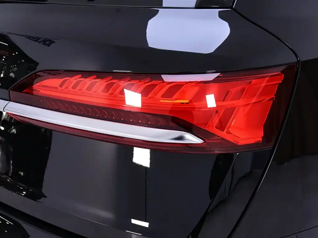 Audi Q7 2024 из CN, фото 3