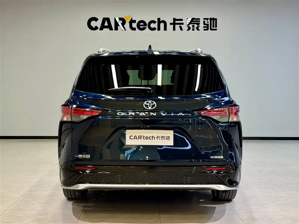 Toyota Granvia 2023 из CN, фото 2