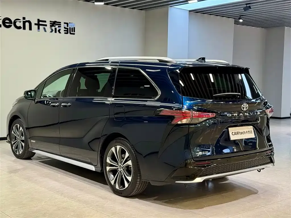 Toyota Granvia 2023 из CN, фото 5