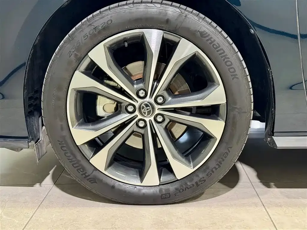 Toyota Granvia 2023 из CN, фото 4