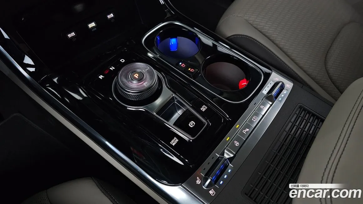 Kia Carnival — фото 10